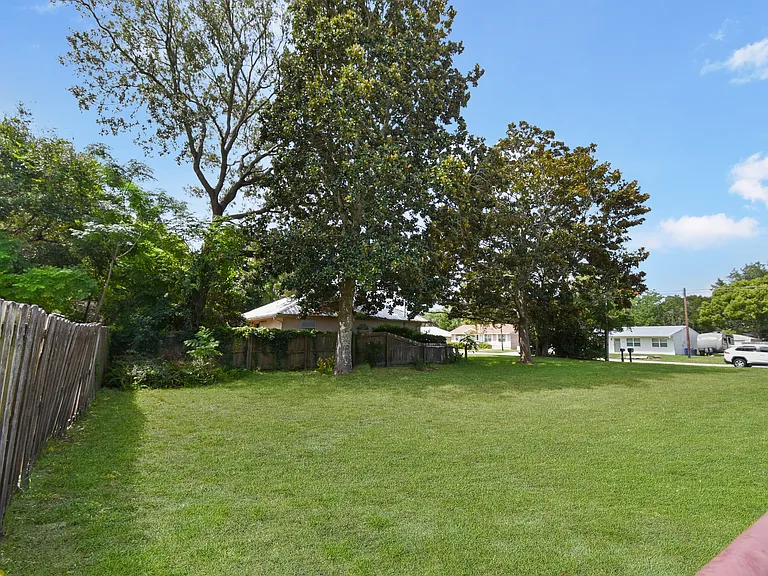 341 Shamrock Rd — Photo 30