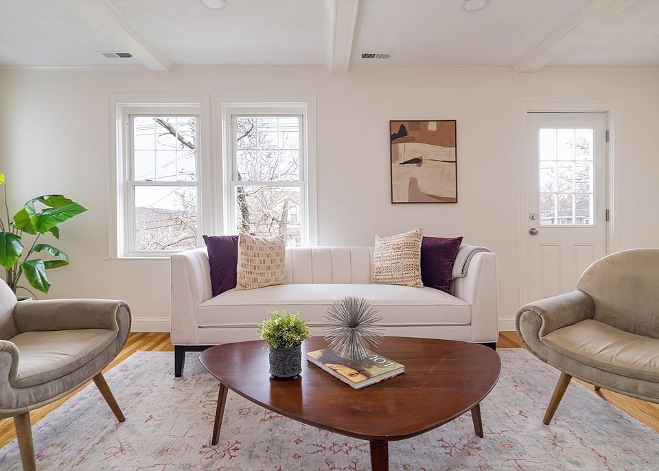 1st image of 652 Belmont St #2