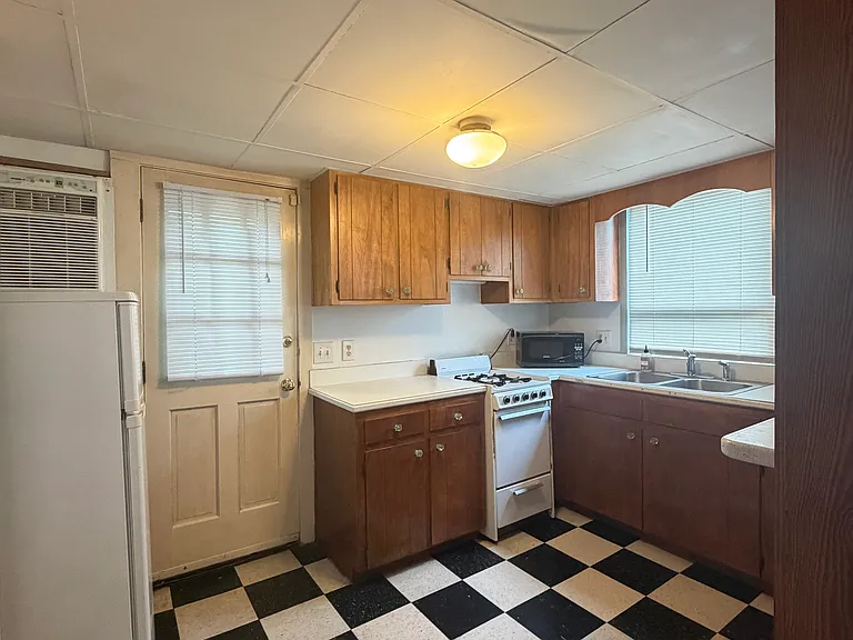405 S Mendenhall St #6 — Photo 7