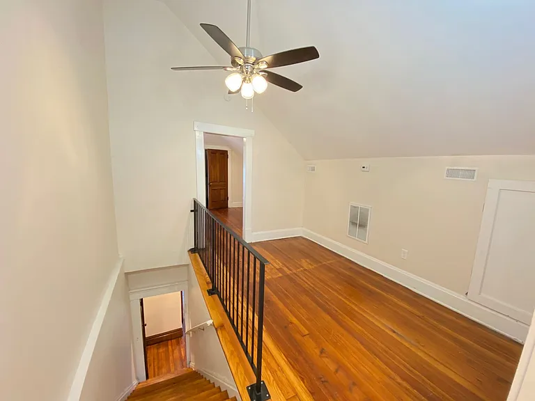 Hunter Ave 1045-1047 GW2 — Photo 20