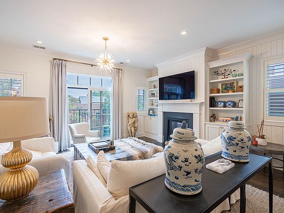 4th image of 2708 N Wayne Ave #3