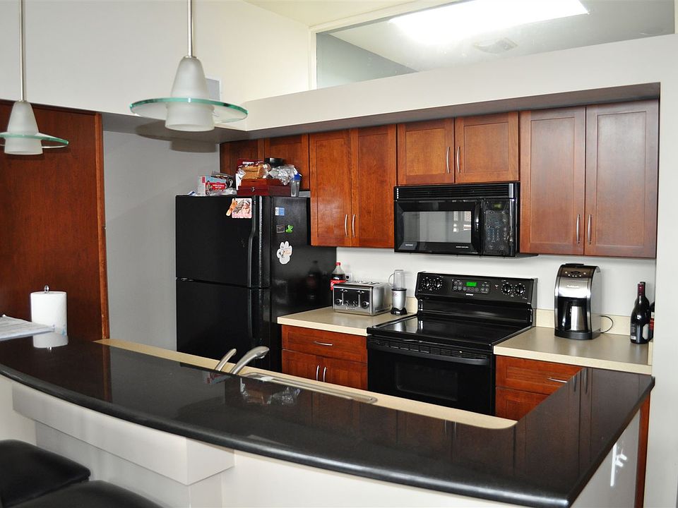 Eat-In Kitchen