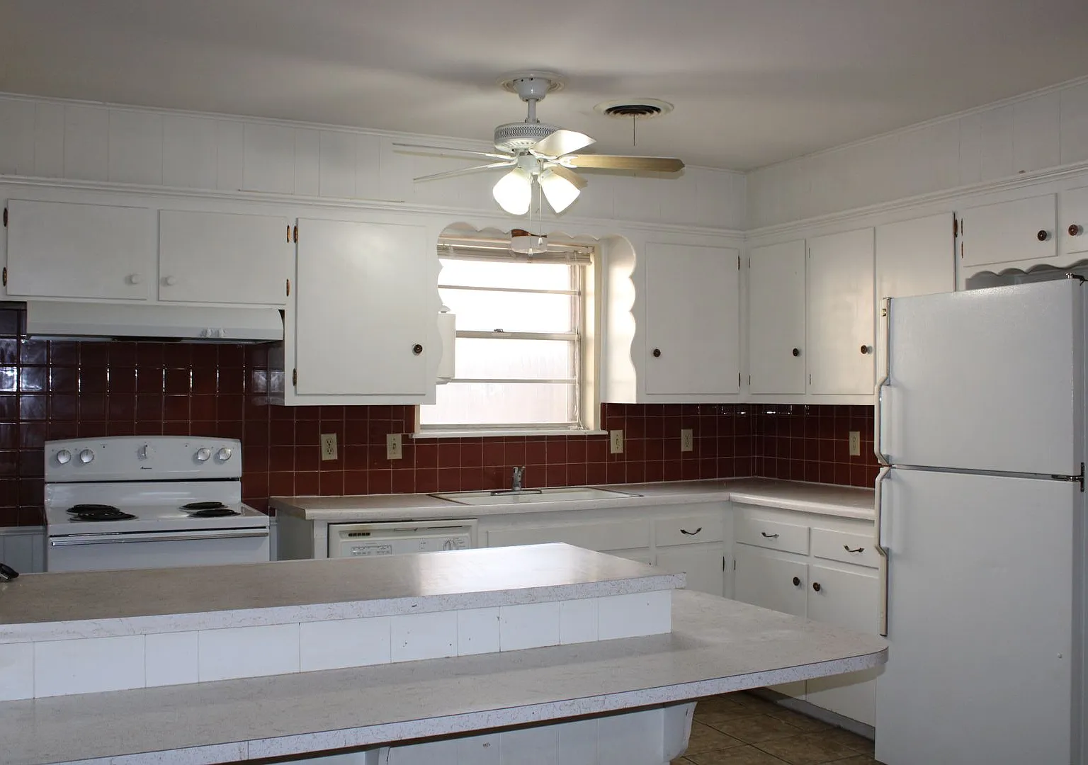 3 Bedroom, 2 Bathroom, 1 Car Garage with Large Backyard! — Photo 1