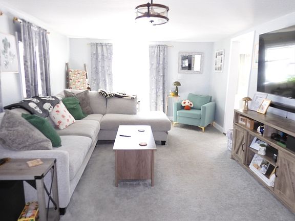 2nd image of 19 S Hunt Rd