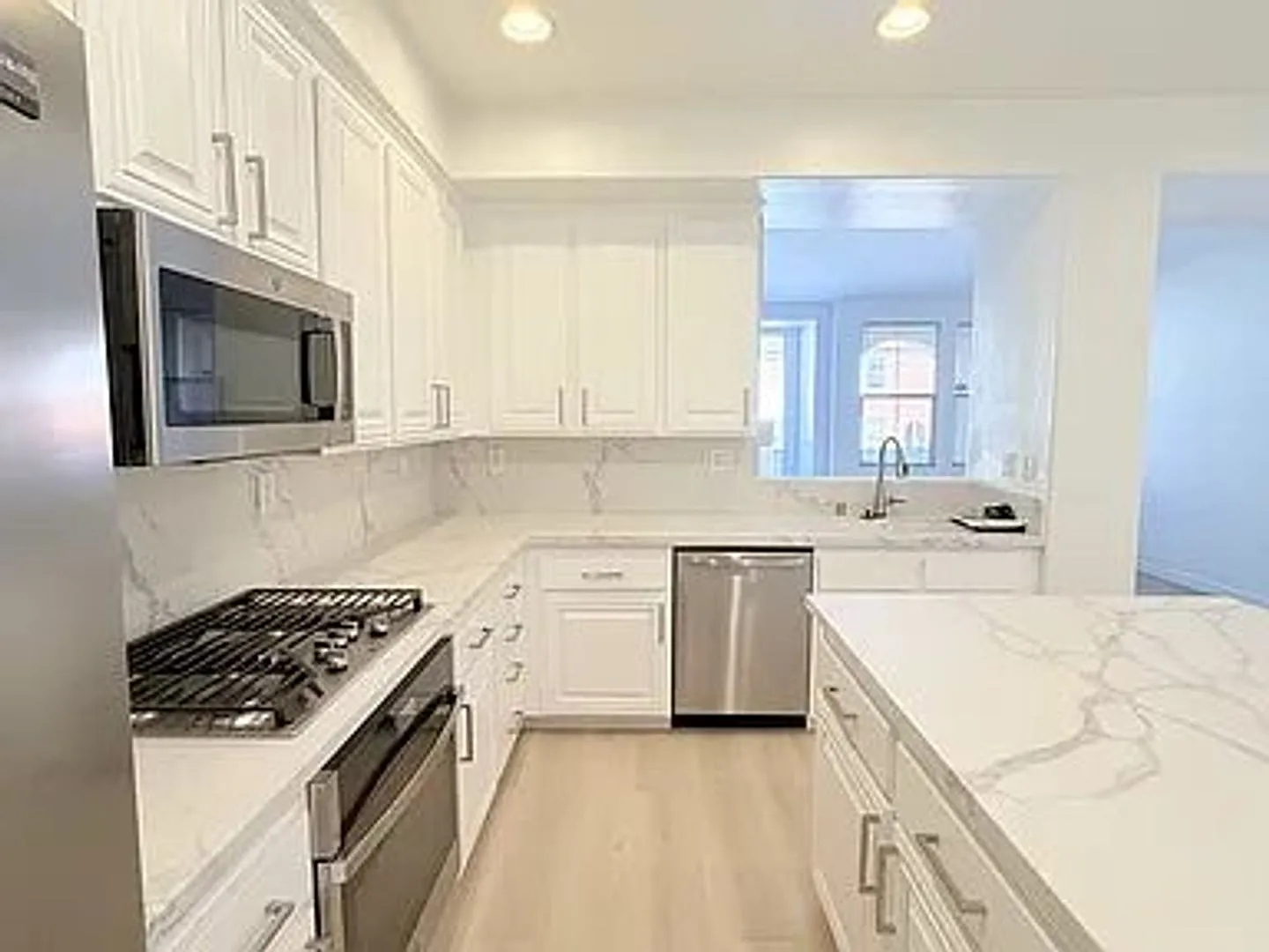 Newly Remodeled 2 Bedroom Townhome in Torrey Highlands — Photo 3