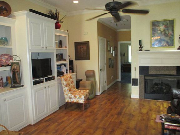 3rd image of 207 Pear Orchard Dr