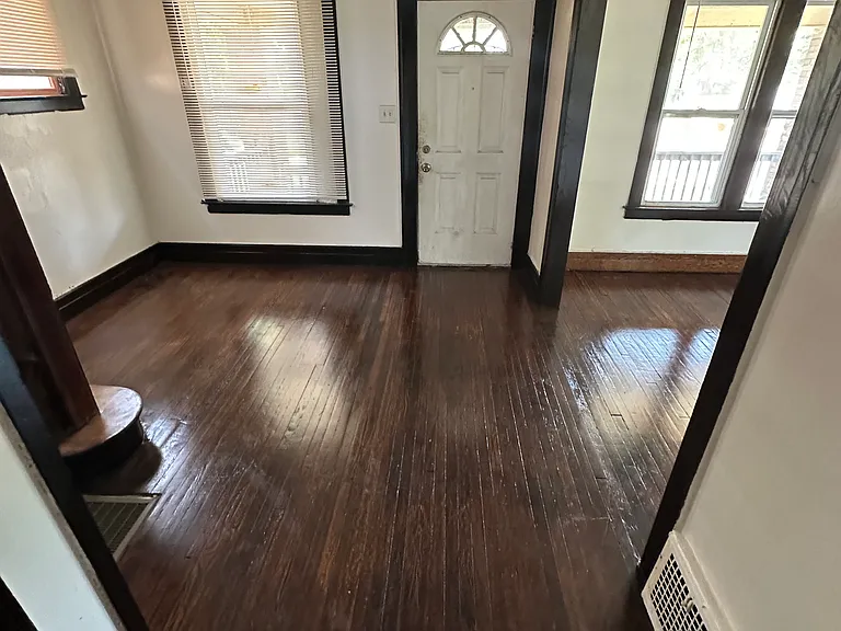 2754 Columbus St — Photo 4