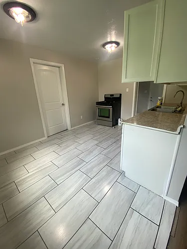 105 SW 43rd St #2 Photo 1