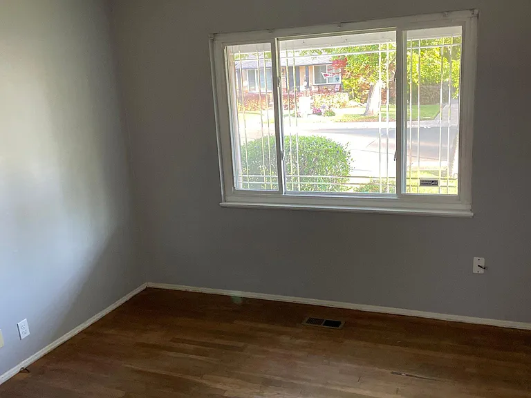 201 E Churchill St — Photo 8