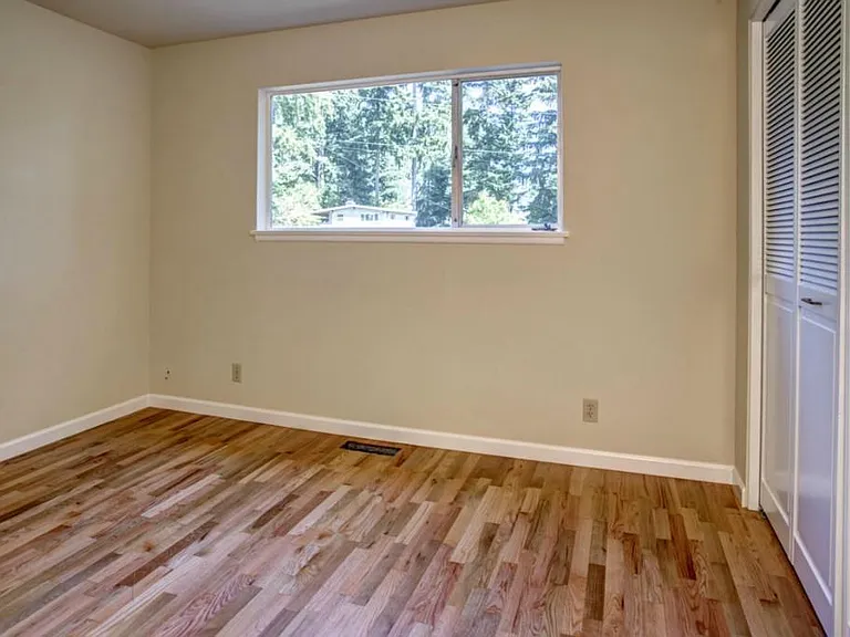 12423 NE 6th Pl — Photo 10
