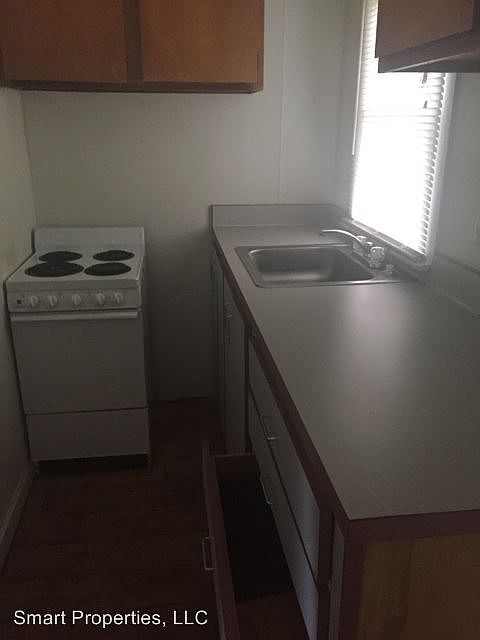 2nd image of 2421 E Magnolia St