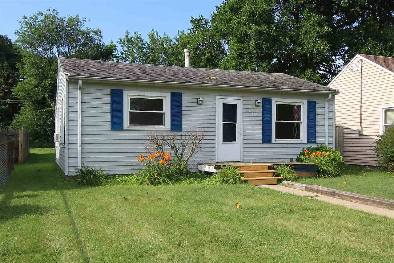 412 Roberts St photo 1
