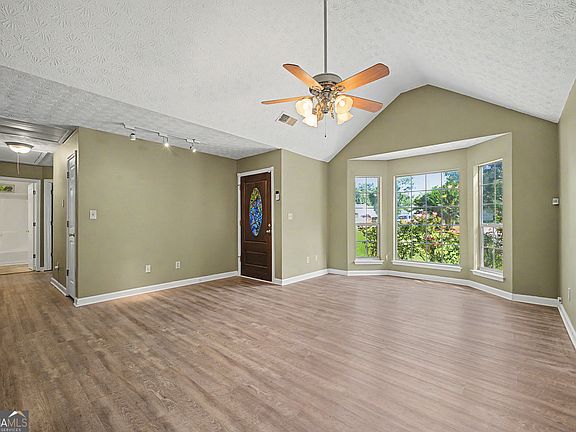 3rd image of 204 Spring Cir