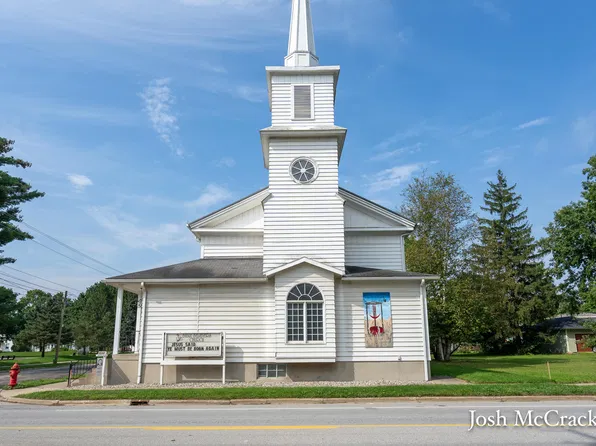 404 N Hudson St SE, Lowell, MI 49331