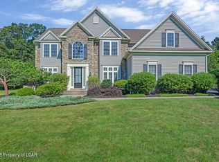 1012 Woodberry Dr, Mountain Top, PA