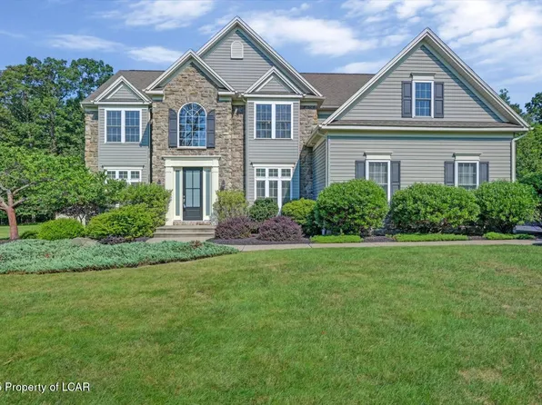 1012 Woodberry Dr, Mountain Top, PA 18707