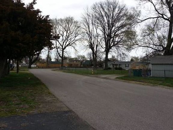 2nd image of 2905 Circle Dr