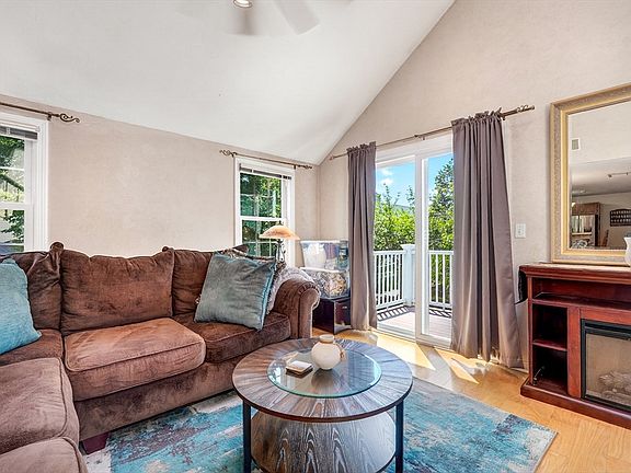 5th image of 202 Allerton Commons Ln #202