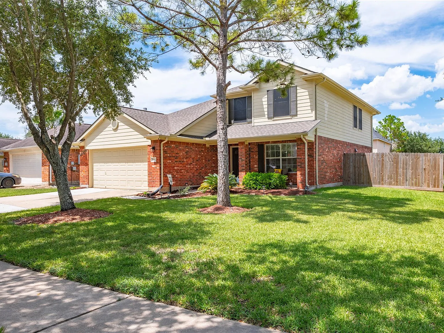 4 bed, 2.5 bath, 2464 sqft, $2,550 — Photo 3