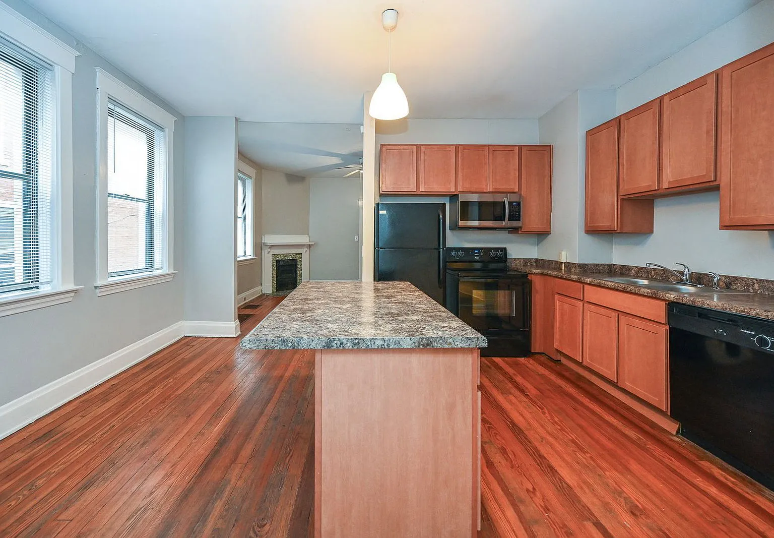 2 bed, 1.0 bath, $1,595 — Photo 1