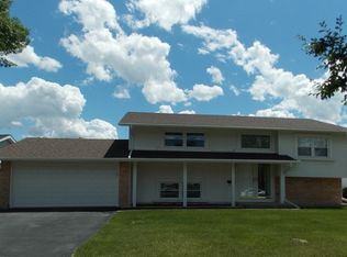 335 Wellington Ave, Elk Grove Village, IL 60007