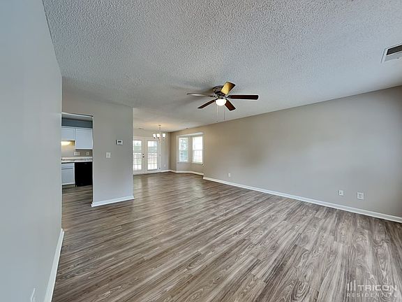 2nd image of 3215 Periwinkle Ct