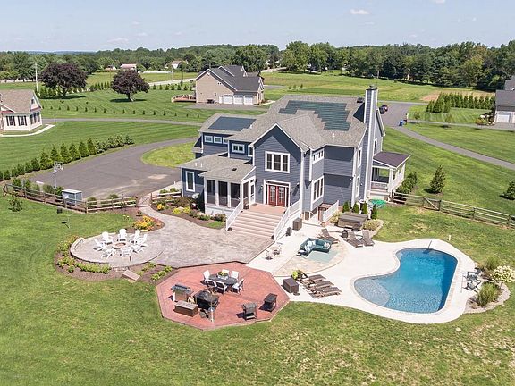2nd image of 2114 Waverly Dr