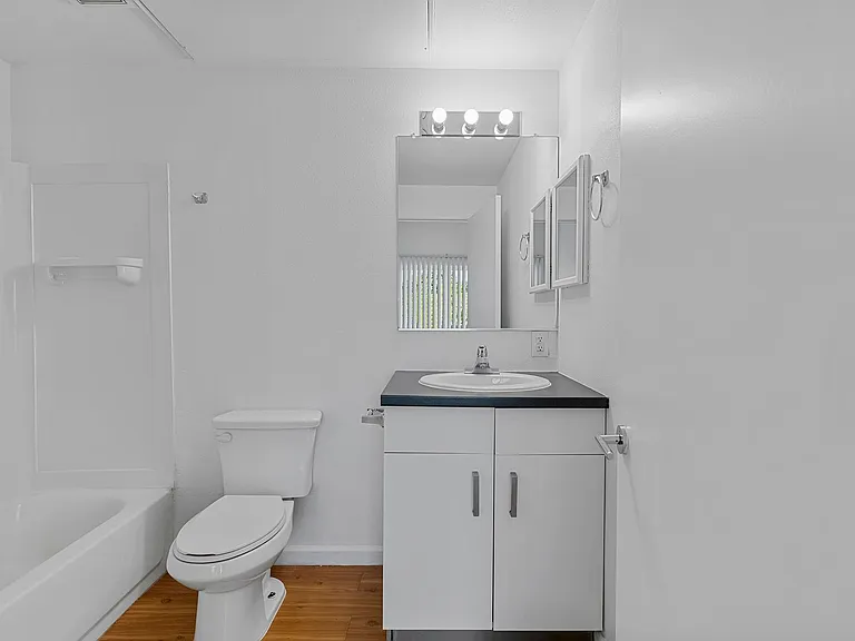 Green Spring Apartments — Photo 32