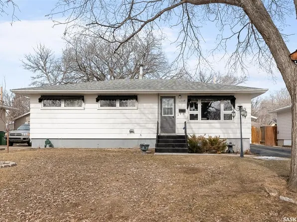 1238 Albert STREET, Moose Jaw, SK S6H 2Y4