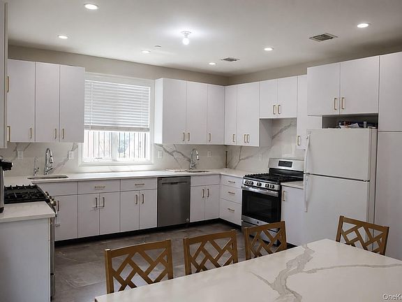 5th image of 23 Chevron Road #302