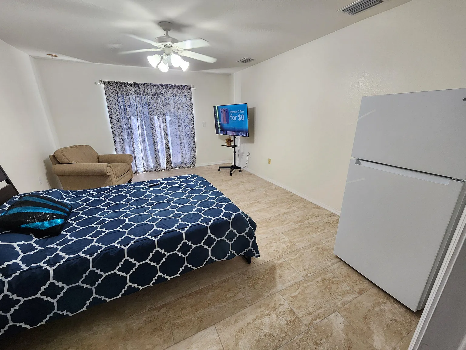 1 bed, 1.0 bath, 390 sqft, $1,118 — Photo 1