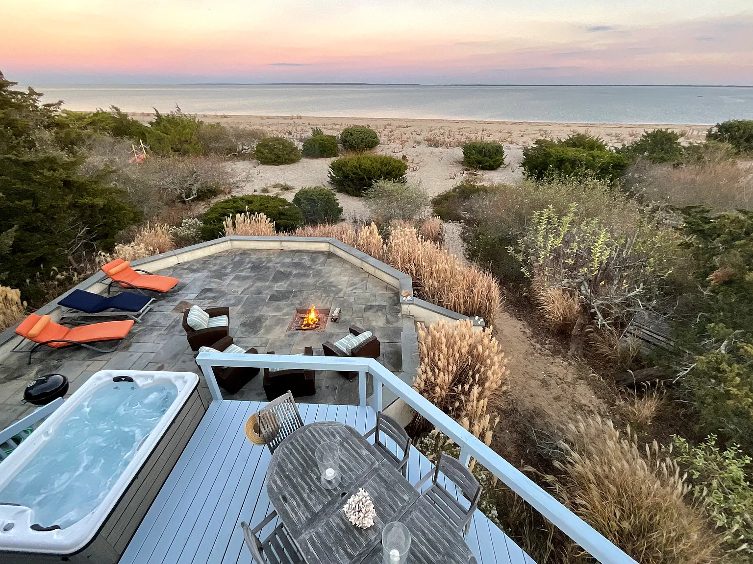 Waterfront In East Hampton Rental — Photo 1