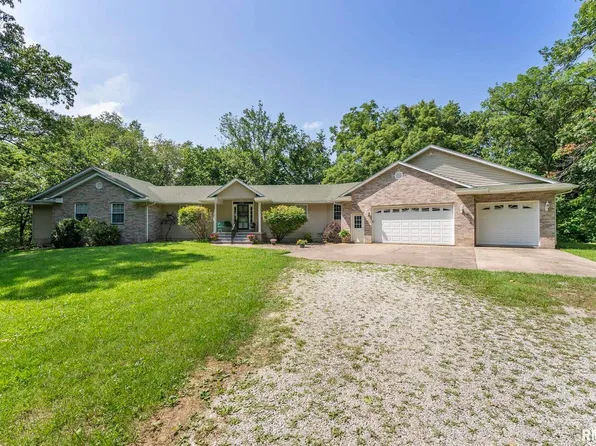 12500 Coon Hunters Rd, Blue Grass, IA 52726
