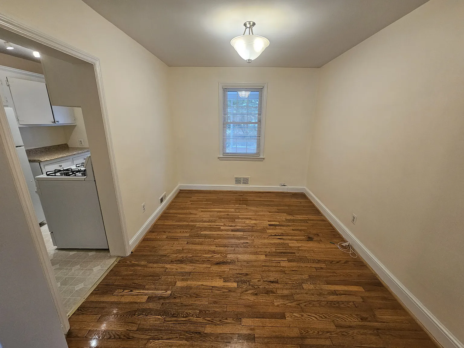 2 bed, 864 sqft, $2,350 — Photo 4