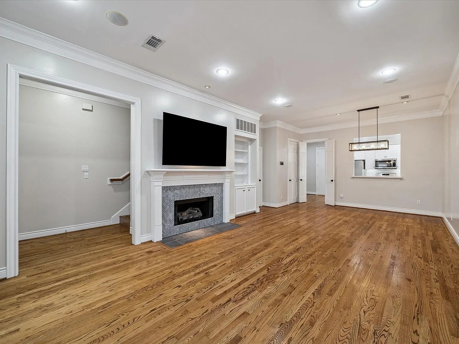 2 bed, 2.5 bath, 2888 sqft, $3,000 — Photo 3