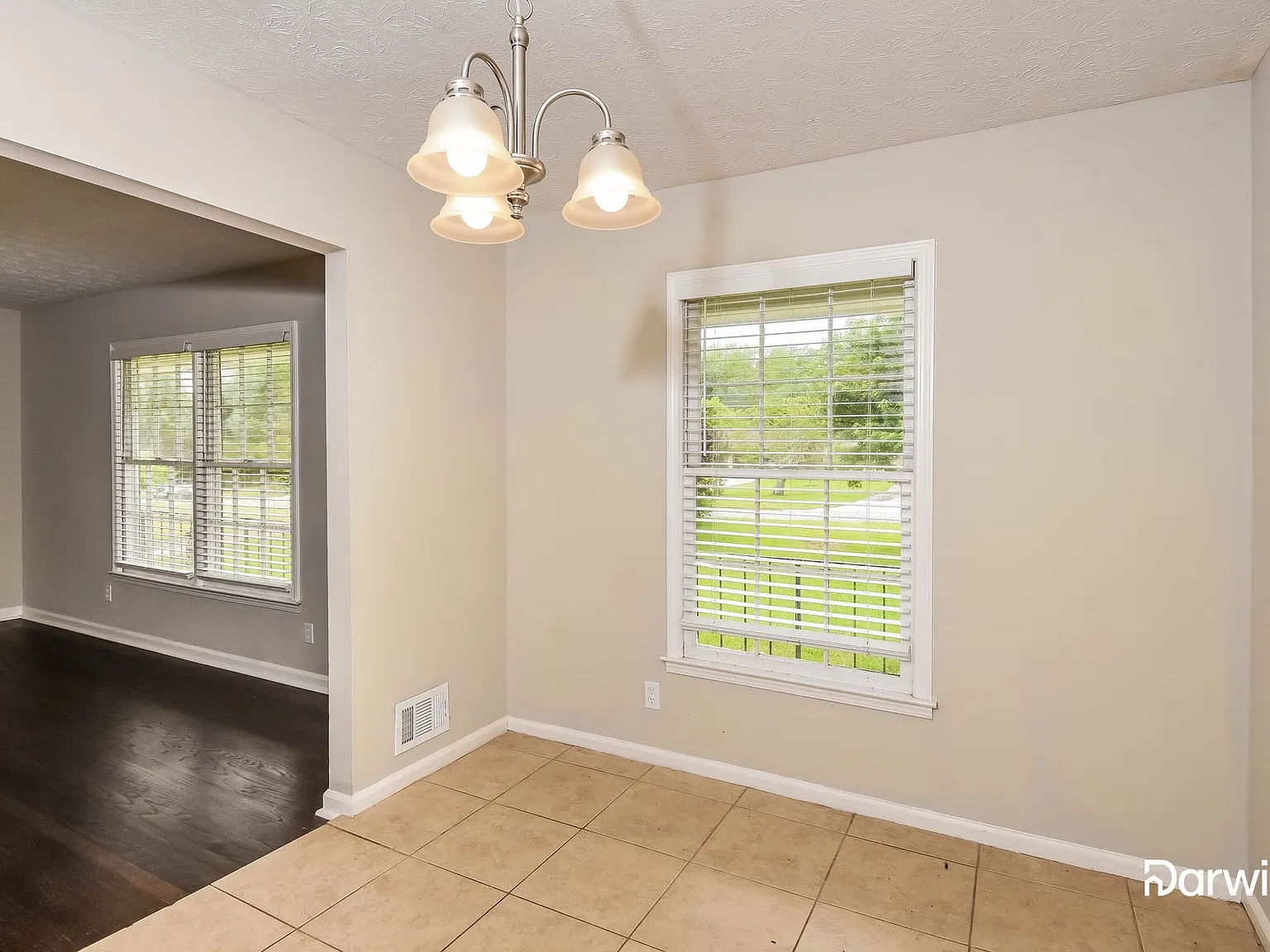 3 bed, 2.0 bath, 1723 sqft, $2,345 — Photo 4