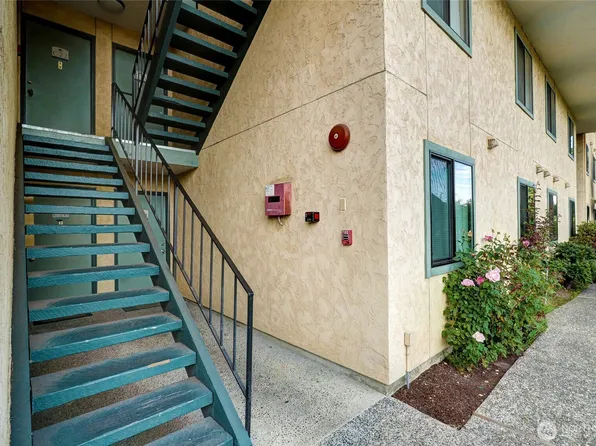 14331 124th Avenue NE #C22, Kirkland, WA 98034