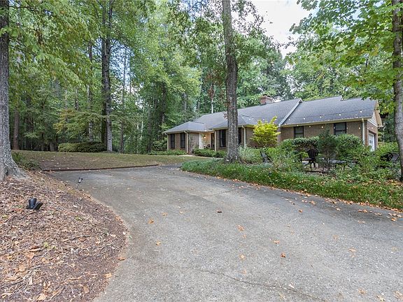 3rd image of 302 Brighton Rd