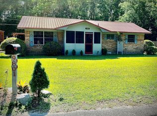 9801 Cedarcliff Dr, Moss Point, MS 39562