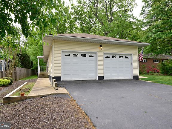4th image of 4709 Upland Dr