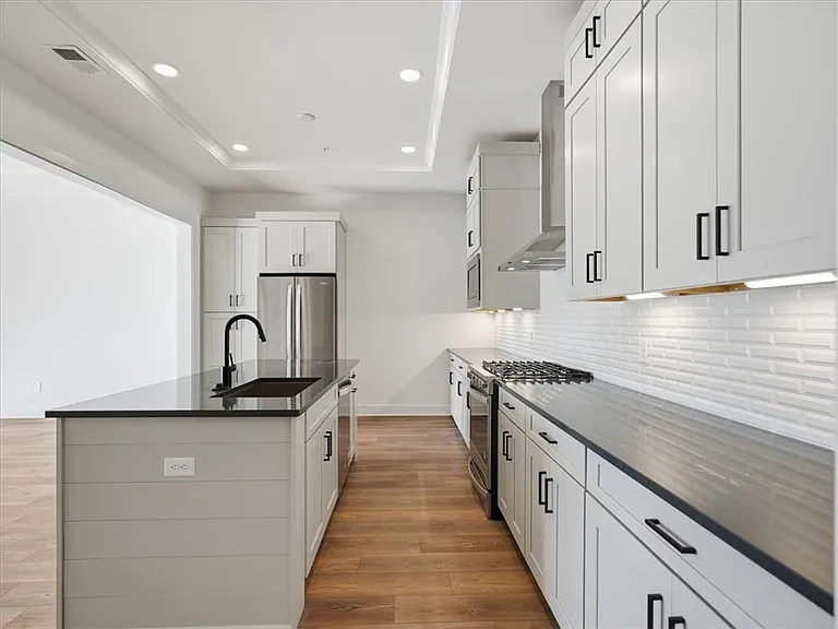 302 Highbridge Ln — Photo 7