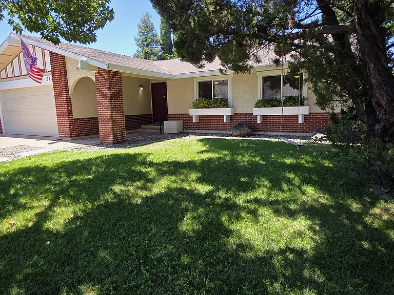 1921 Temescal Dr — Photo 1