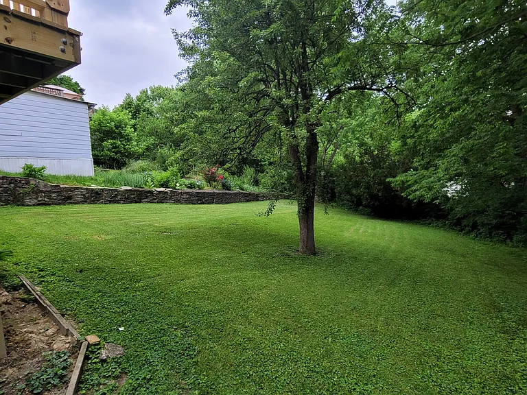 816 Montague Roadu1 Right Side — Photo 15