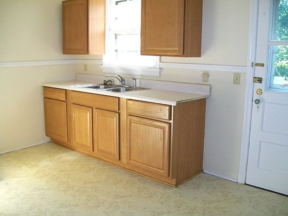 2nd image of 5829 Lakeside Ave