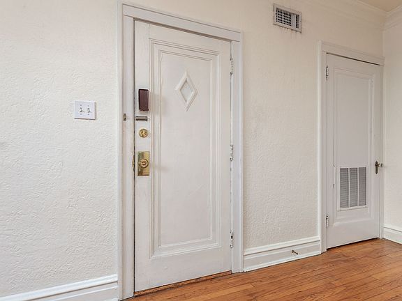 4th image of 7528-7532 Parkdale Ave #32-1N