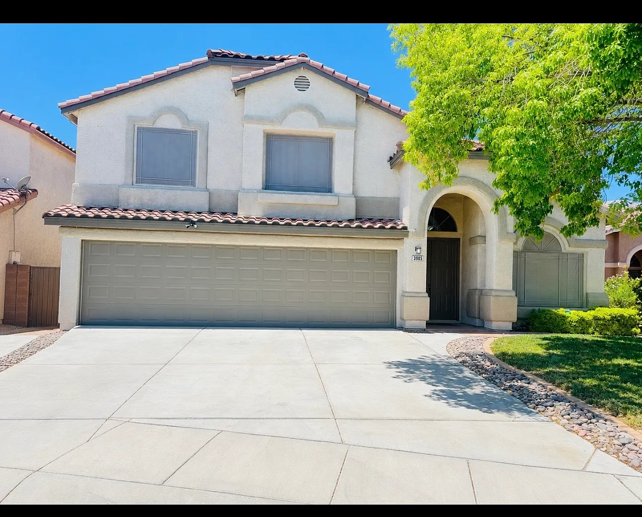 5 bed, 2933 sqft, $790 — Photo 2