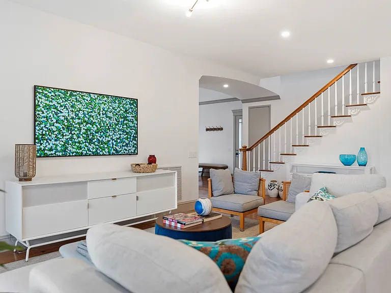 32 Oakland Ave — Photo 17
