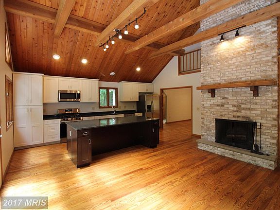 4th image of 279 Clover Dr