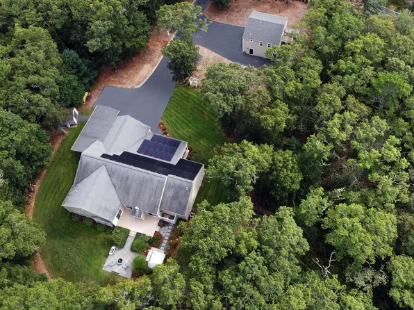 29 Pimlico Pond Road, Mashpee, MA 02649