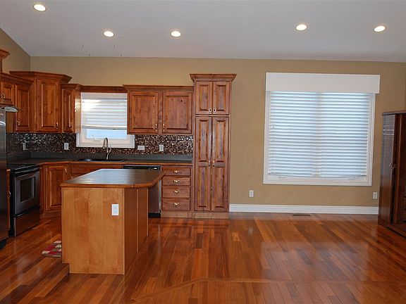 5th image of 3801 Peachtree Cir
